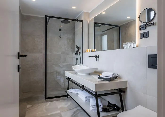 Cora فندق