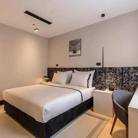 Cora Hotel